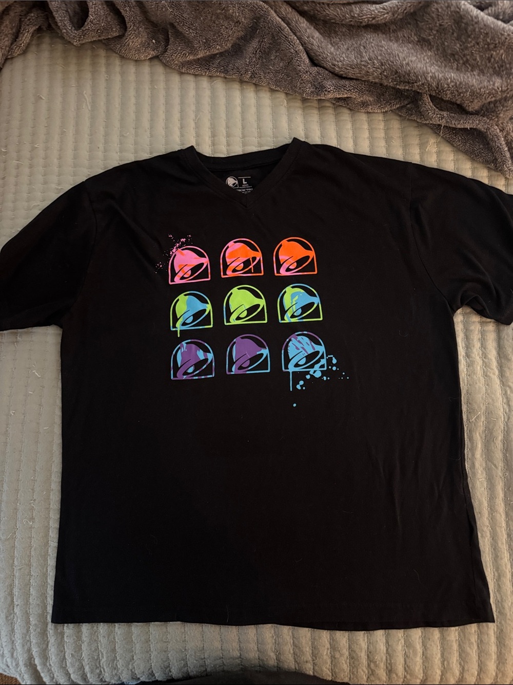 Black Graphic V-Neck T-Shirt - Multicolor Taco Bell Logo